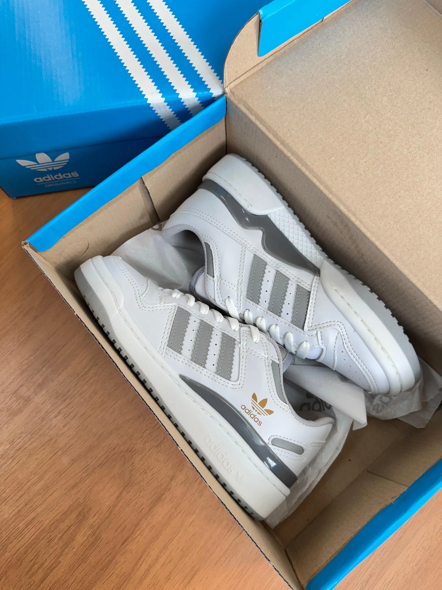 TÊNIS ADIDAS FÓRUM - BRANCO E CINZA