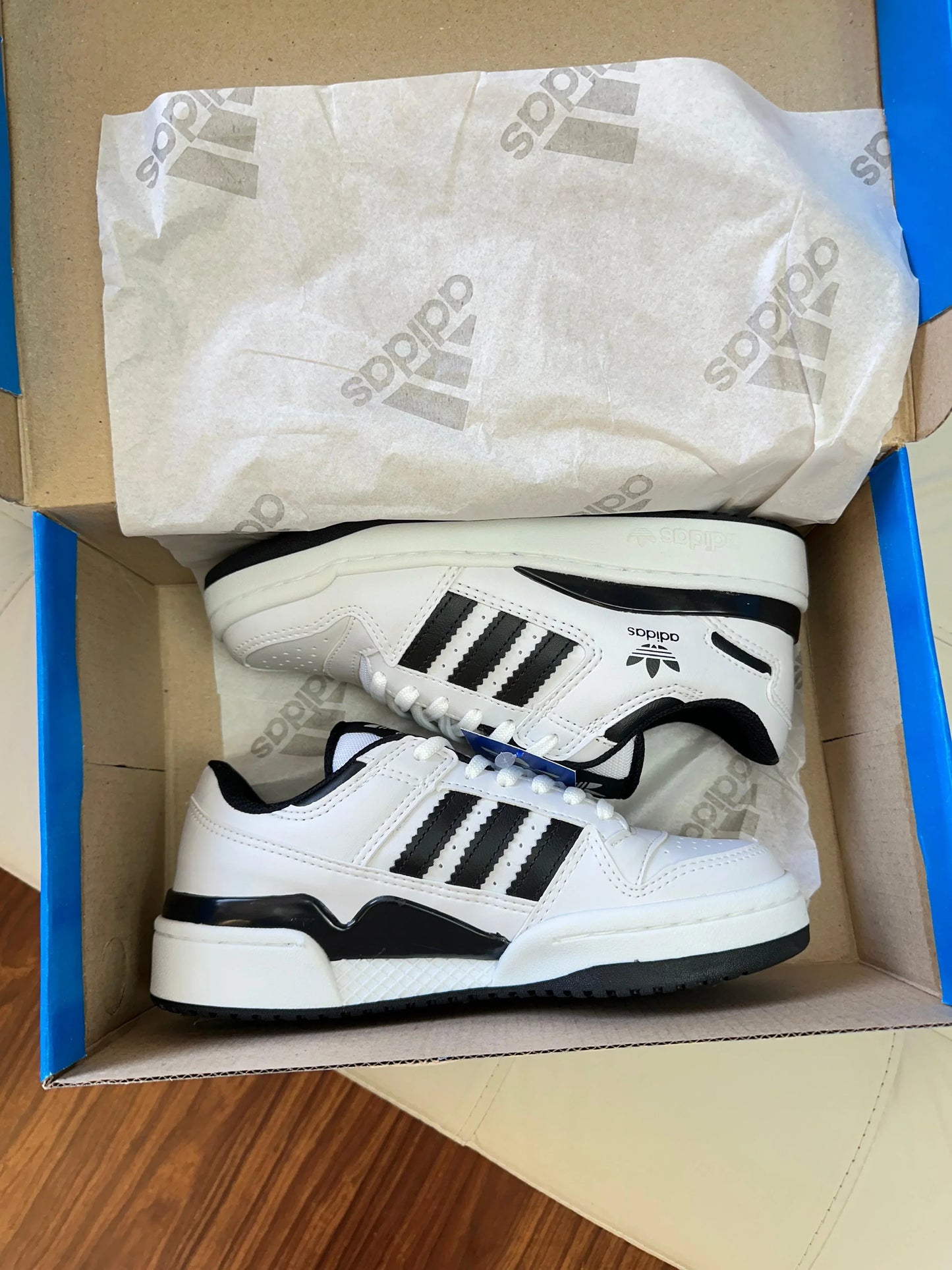 TÊNIS ADIDAS FÓRUM - BRANCO E PRETO